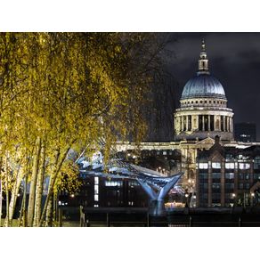 ST PAUL'S CATHEDRAL AT NIGHT