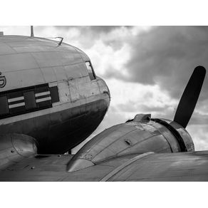 DC-3 BLACK AND WHITE