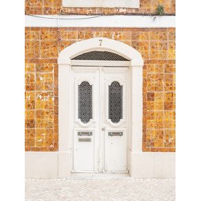 WHITE FRONT DOOR IN CASCAIS