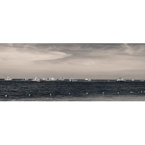 PANORAMIC BOATS IN BLACK AND WHITE
