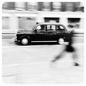 taxi-preto-londrino-pedrestre-movimento-291