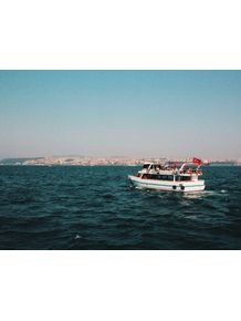 barco-no-mar-mediterraneo