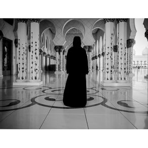 quadro-grand-mosque-abu-dhabi-woman
