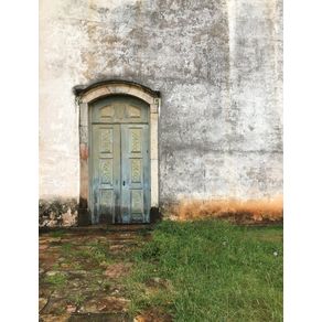 quadro-a-porta-da-igreja