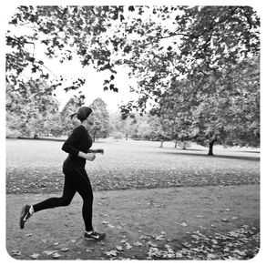 quadro-mulher-correndo-parque-londres