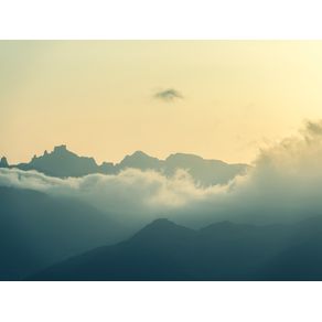 quadro-clouds-in-the-mountains