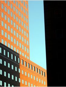 quadro-between-buildings